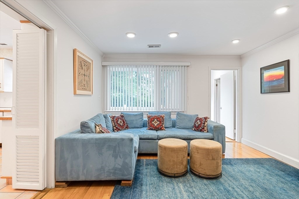 140 Paulson Road Waban, MA 02468 - Photo 7 of 10