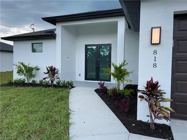 $2,300 | 818 Anaconda Avenue South, Lehigh Acres, FL 33974
