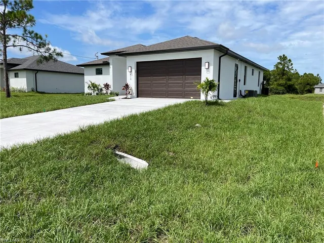 $2,300 | 818 Anaconda Avenue South, Lehigh Acres, FL 33974