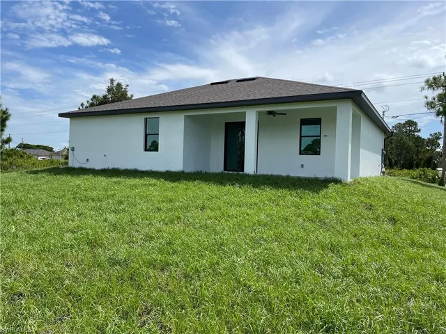 $2,300 | 818 Anaconda Avenue South, Lehigh Acres, FL 33974