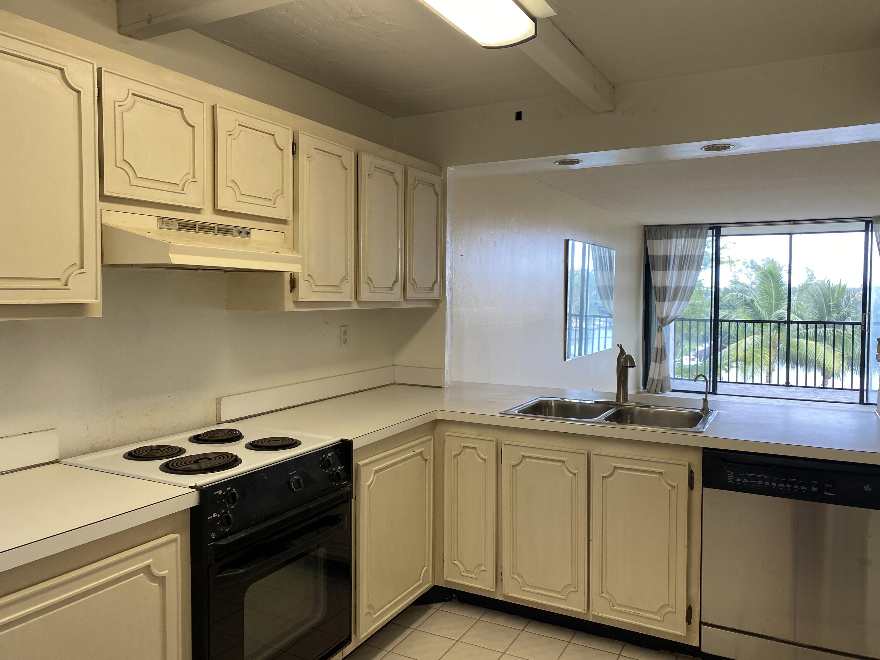 7 Royal Palm Way, Unit 406 Boca Raton, FL 33432 - Photo 13 of 31 IMG_5391