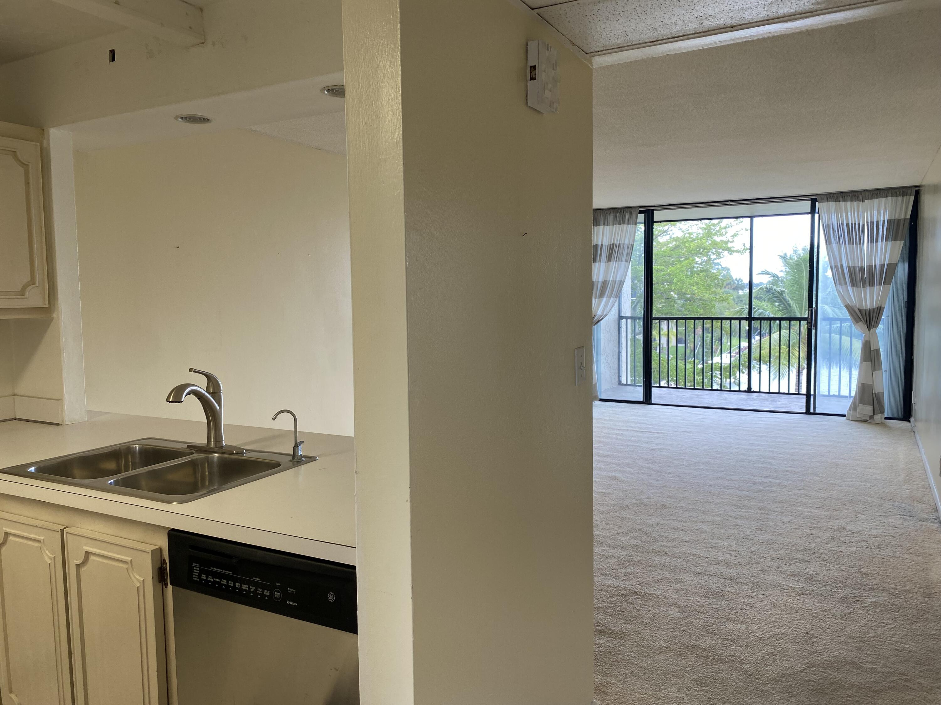 7 Royal Palm Way, Unit 406 Boca Raton, FL 33432 - Photo 14 of 31 IMG_5400