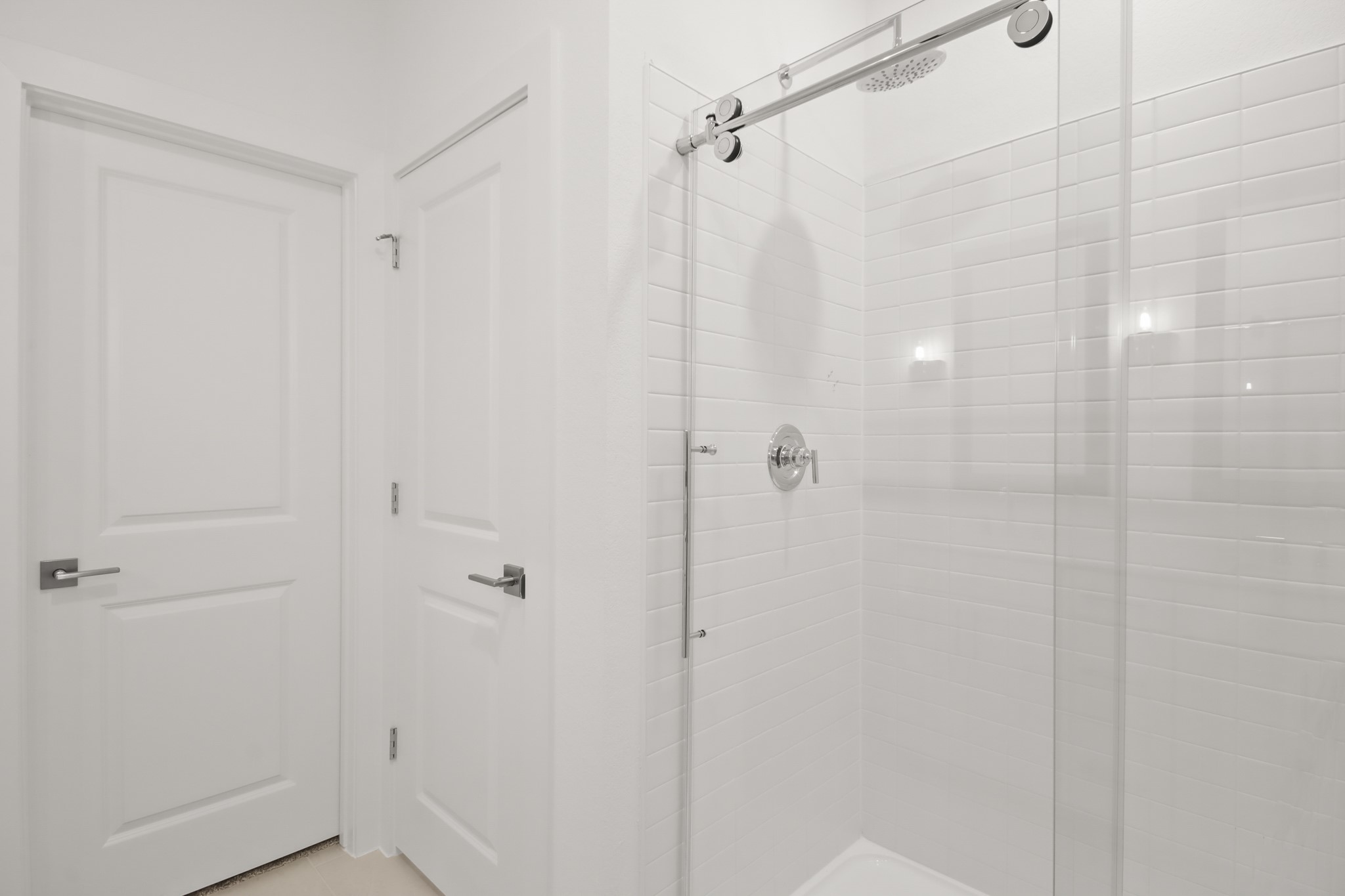 7811 Jade Crest Drive Angleton, TX 77515 - Photo 15 of 30 a bathroom with a shower