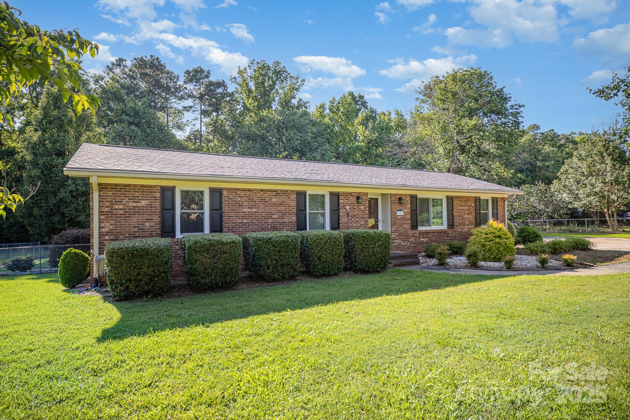 753 Briarfield Road Rock Hill, SC 29730 - Photo 3 of 39 Gallery Image 3