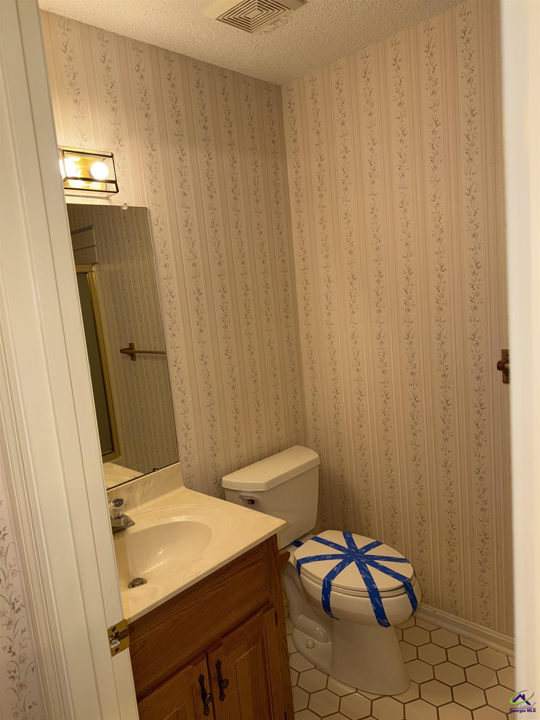 249 Hatcher Road Warner Robins, GA 31088 - Photo 18 of 25 a bathroom with a sink and a mirror