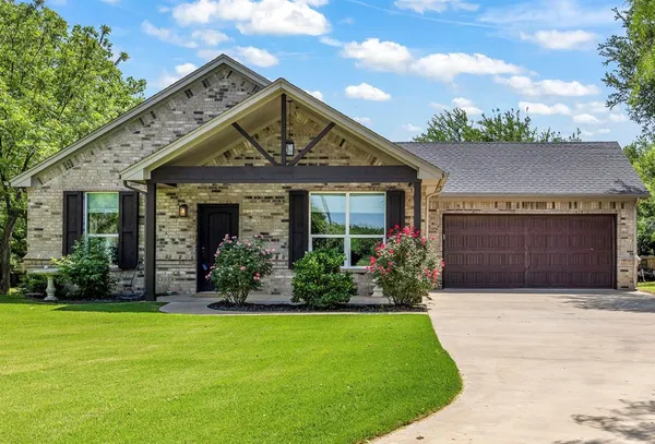 $298,000 | 2513 Christine Drive, Granbury, TX 76048