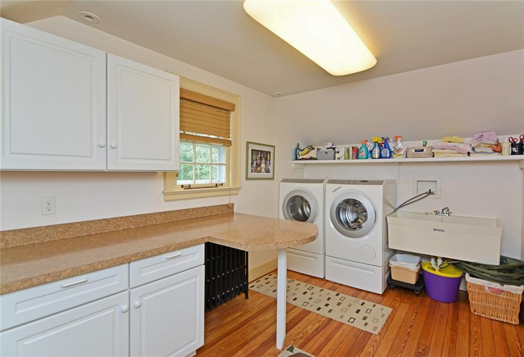 407 Rhodora Lane Pittsburgh, PA 15238 - Photo 47 of 48 a utility room with dryer and washer