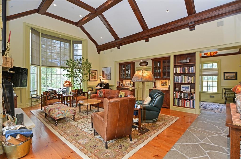 407 Rhodora Lane Pittsburgh, PA 15238 - Photo 6 of 48 a living room with furniture