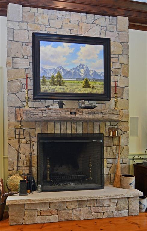 407 Rhodora Lane Pittsburgh, PA 15238 - Photo 9 of 48 a fireplace with a clock on it