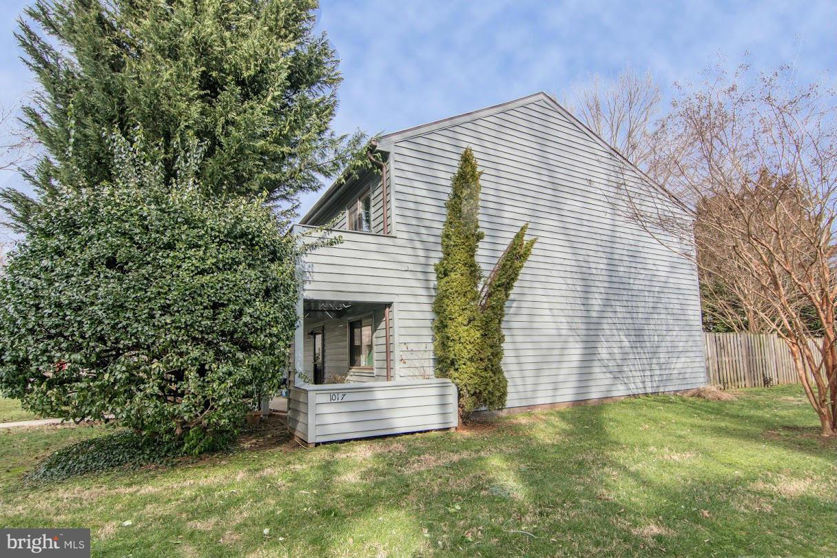 1017 Cedar Ridge Court Annapolis, MD 21403 - Photo 2 of 20 a front view of a house with a garden