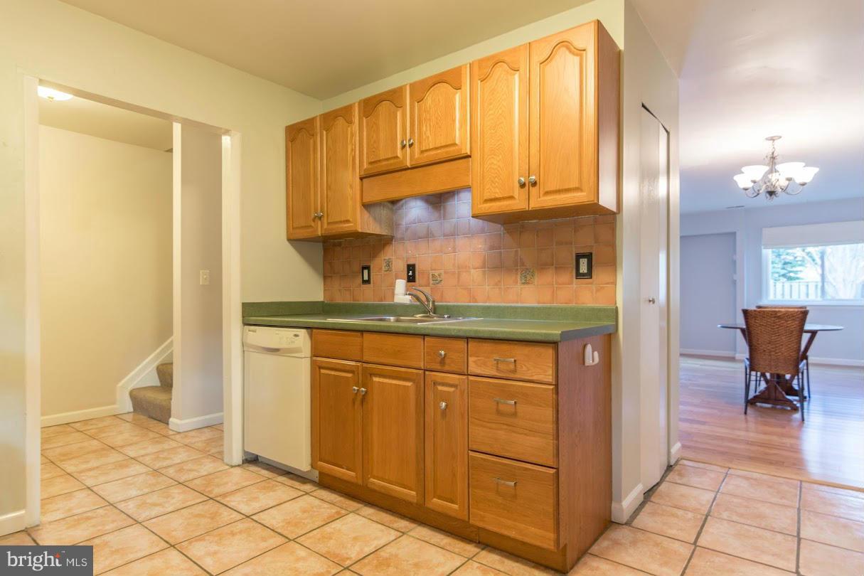 1017 Cedar Ridge Court Annapolis, MD 21403 - Photo 7 of 20 a kitchen with stainless steel appliances granite countertop a refrigerator and a stove
