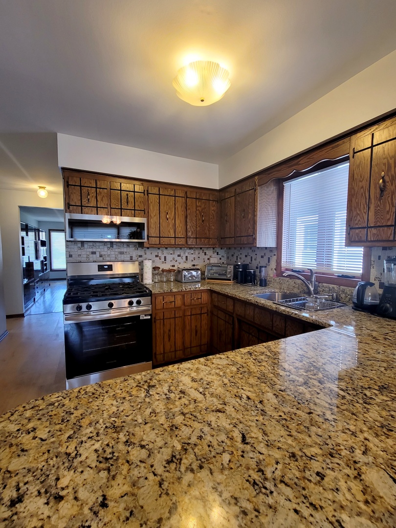 7043 40th Street Berwyn, IL 60402 - Photo 8 of 24
