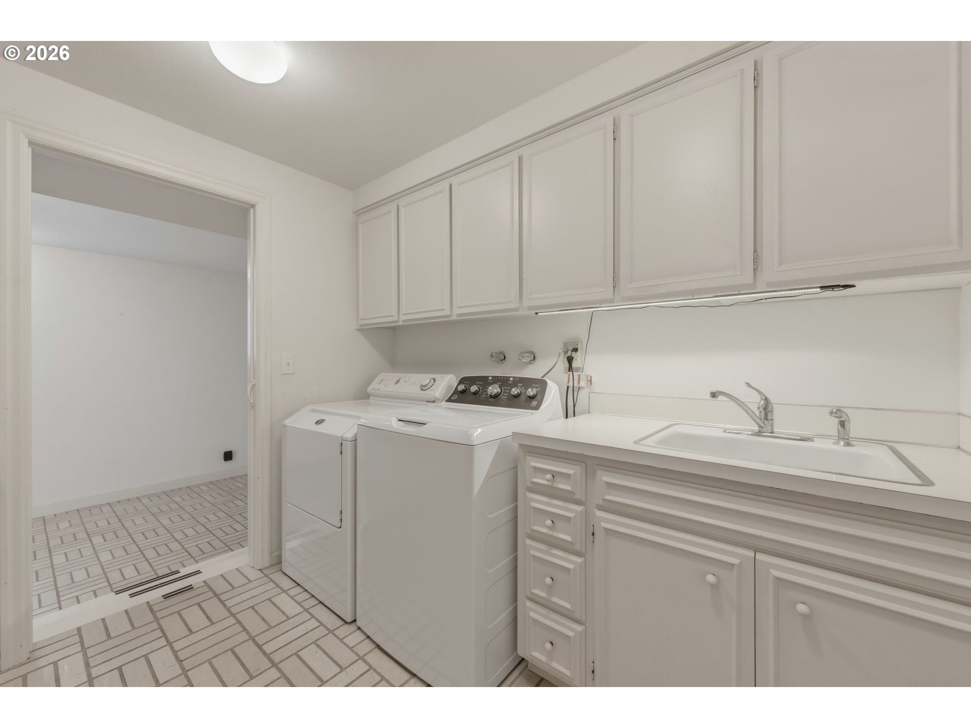 3945 Spring Boulevard Eugene, OR 97405 - Photo 23 of 48 Gallery Image 23