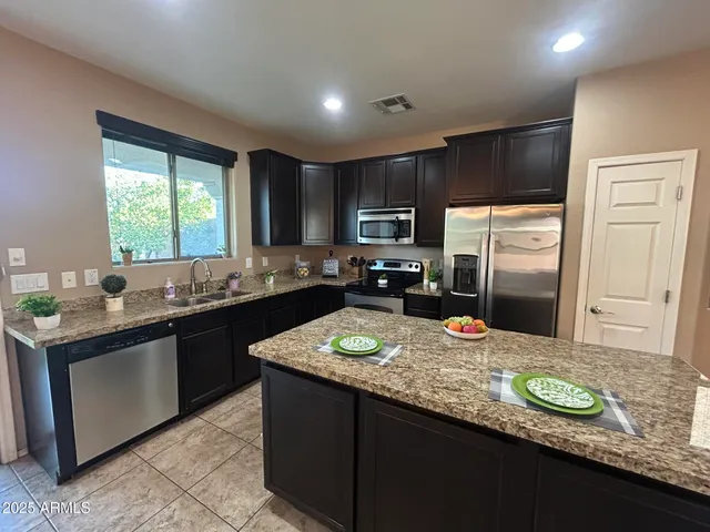 $2,325 | 8623 South 40th Drive, Laveen, AZ 85339