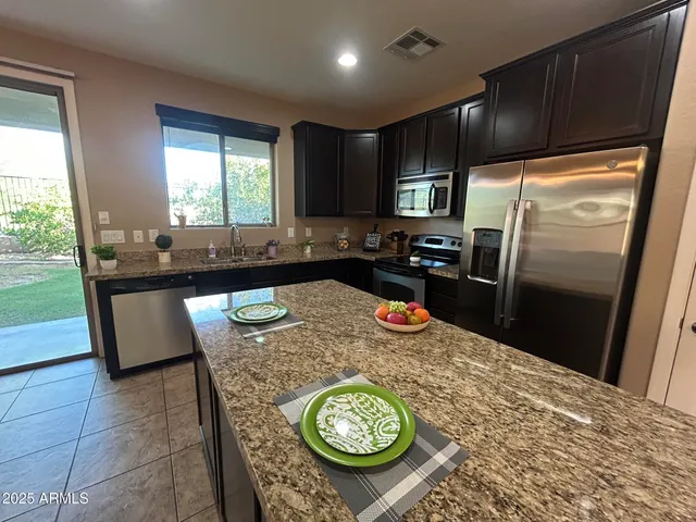 $2,325 | 8623 South 40th Drive, Laveen, AZ 85339