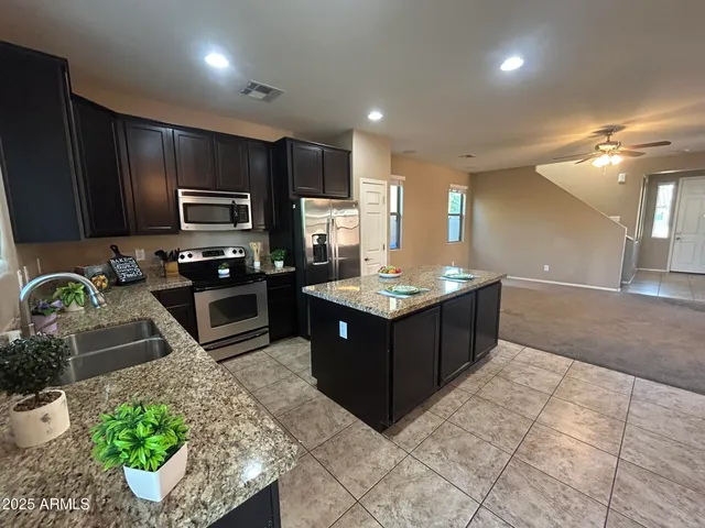 $2,325 | 8623 South 40th Drive, Laveen, AZ 85339