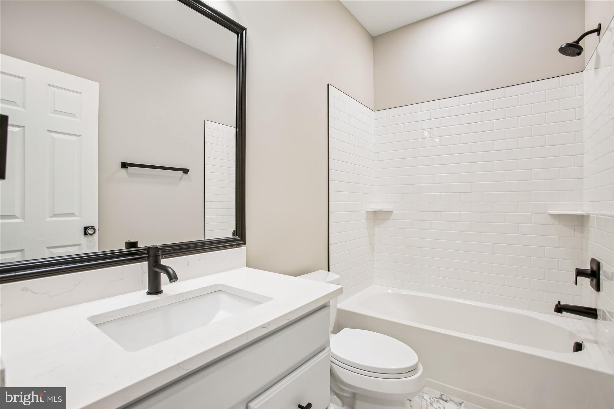 5450 Edsall Ridge Place Alexandria, VA 22312 - Photo 45 of 85 a bathroom with a sink a toilet and a bathtub