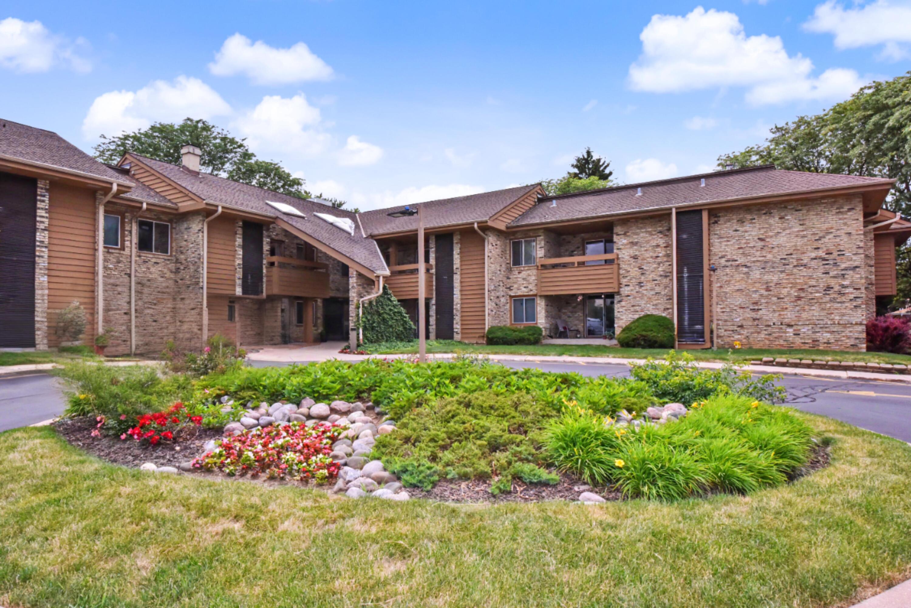 2101 Good Hope Road, Unit 111 Glendale, WI 53209 - Photo 1 of 29 DSC_9029