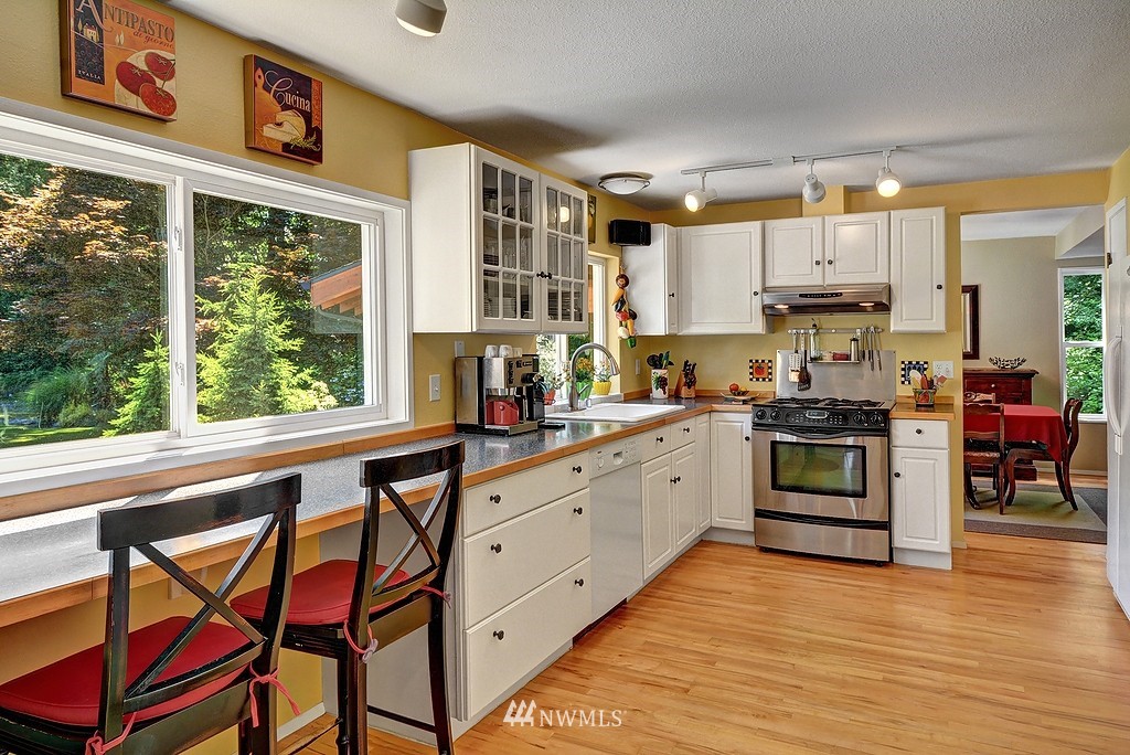 10201 Northeast Roberts Road Bainbridge Island, WA 98110 - Photo 9 of 18 Gallery Image 9