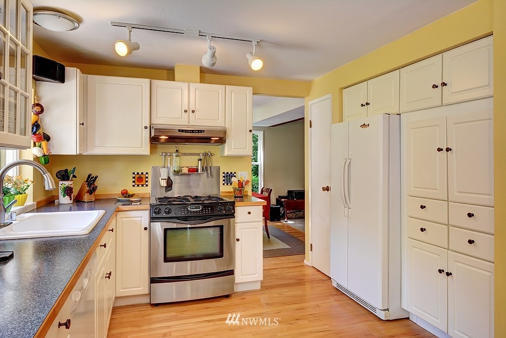 10201 Northeast Roberts Road Bainbridge Island, WA 98110 - Photo 10 of 18 Gallery Image 10