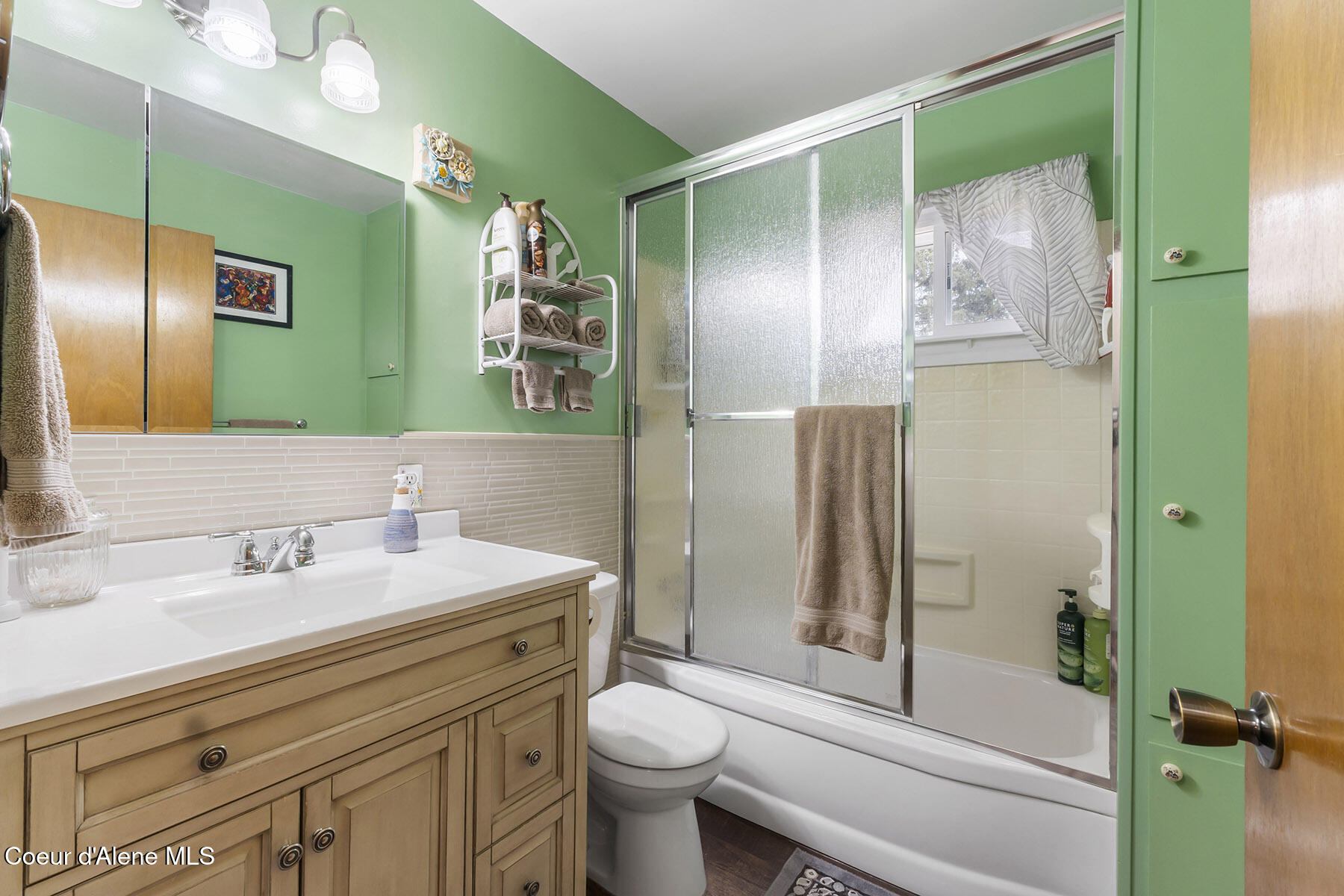 9490 North Atlas Road Hayden, ID 83835 - Photo 15 of 31 Bright Bath with Newer Updates