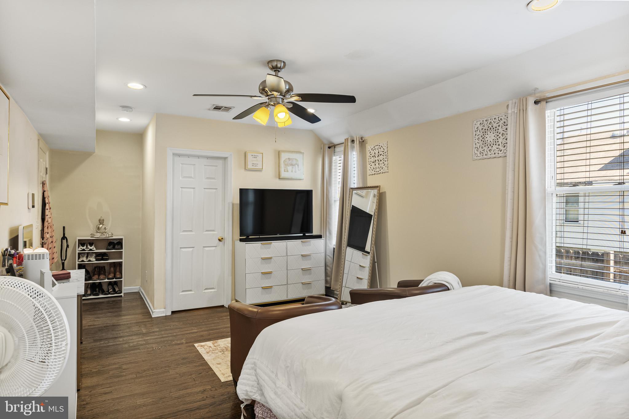 148 Cross Keys Road Berlin, NJ 08009 - Photo 15 of 36 a bedroom with a bed a flat screen tv and dresser