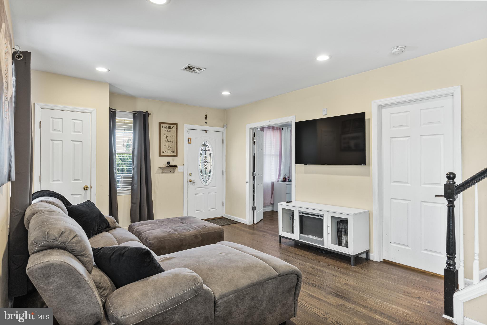 148 Cross Keys Road Berlin, NJ 08009 - Photo 8 of 36 a living room with furniture and a flat screen tv