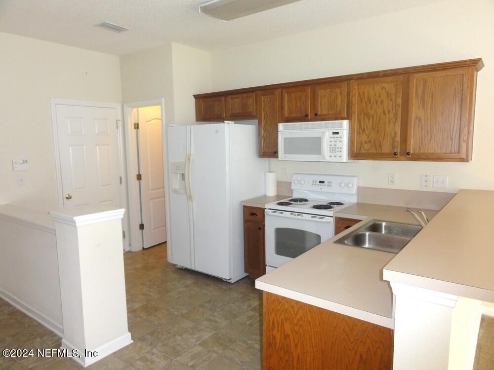 1694 Biscayne Bay Circle Jacksonville, FL 32218 - Photo 3 of 17 a kitchen with a stove a refrigerator and a sink