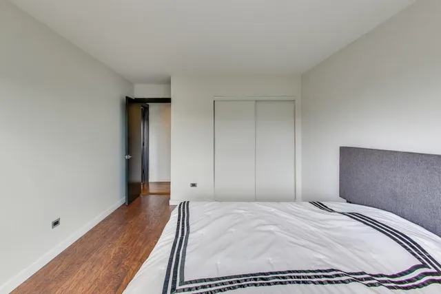 $280,000 | 1717 West Crystal Lane, Unit 610, Mount Prospect, IL 60056