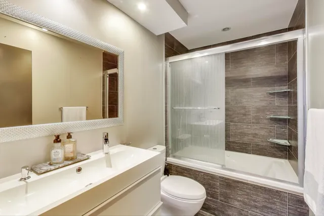 $280,000 | 1717 West Crystal Lane, Unit 610, Mount Prospect, IL 60056