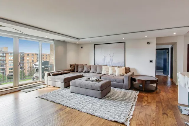 $280,000 | 1717 West Crystal Lane, Unit 610, Mount Prospect, IL 60056