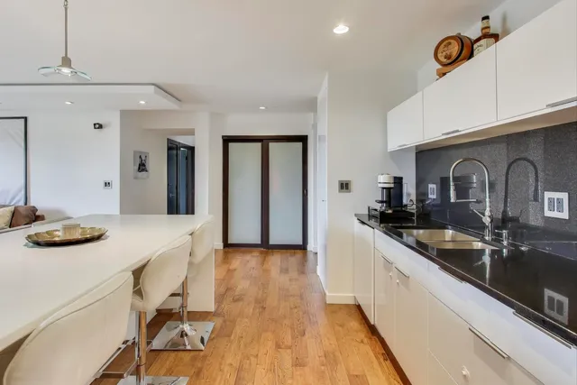 $280,000 | 1717 West Crystal Lane, Unit 610, Mount Prospect, IL 60056