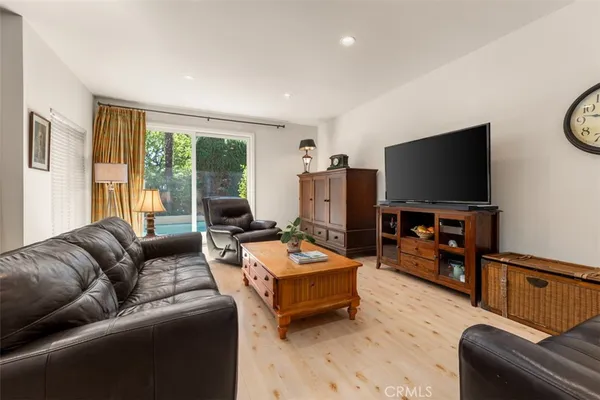 $3,998,000 | 10 Rue Valbonne, Newport Beach, CA 92660