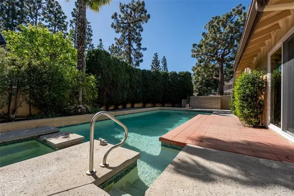 $3,998,000 | 10 Rue Valbonne, Newport Beach, CA 92660