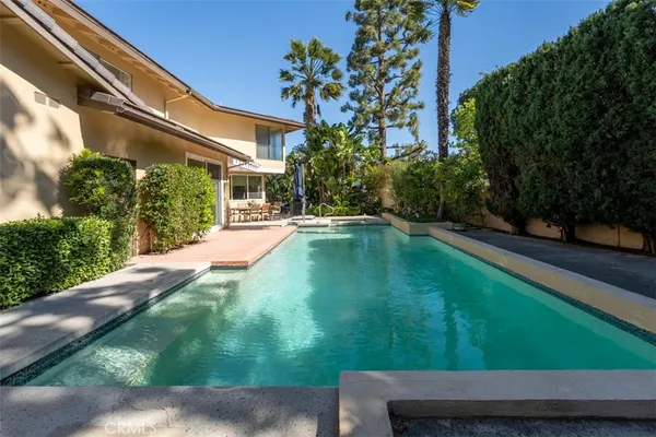 $3,998,000 | 10 Rue Valbonne, Newport Beach, CA 92660