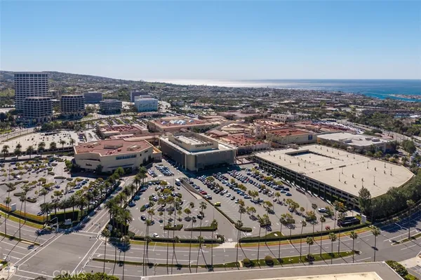 $3,998,000 | 10 Rue Valbonne, Newport Beach, CA 92660