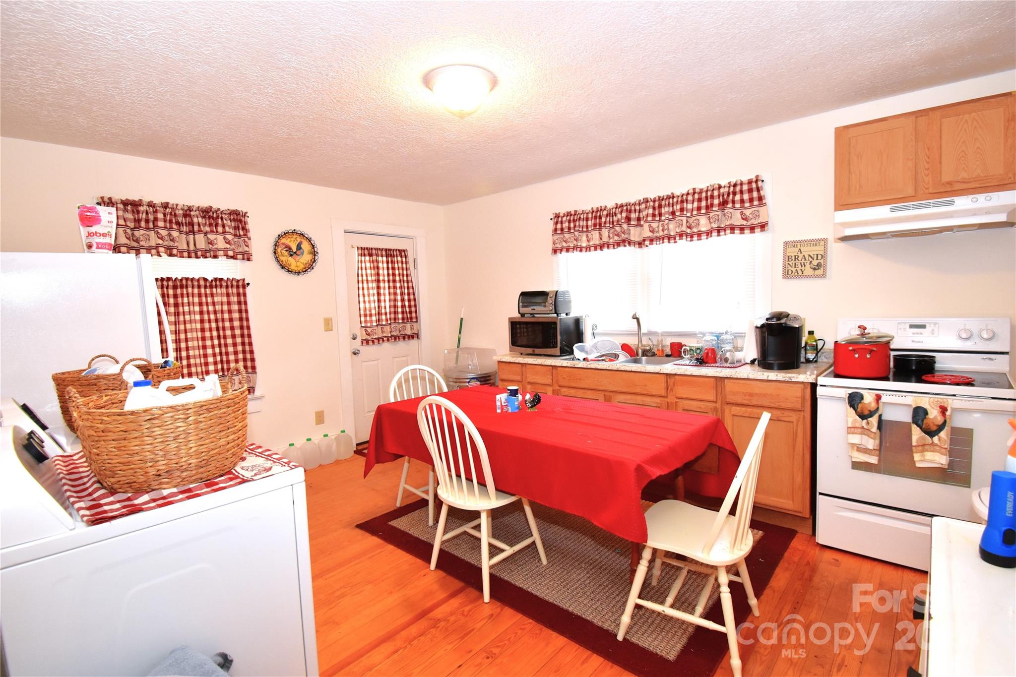 116 Warner Road Canton, NC 28716 - Photo 5 of 22 a workspace with furniture and window