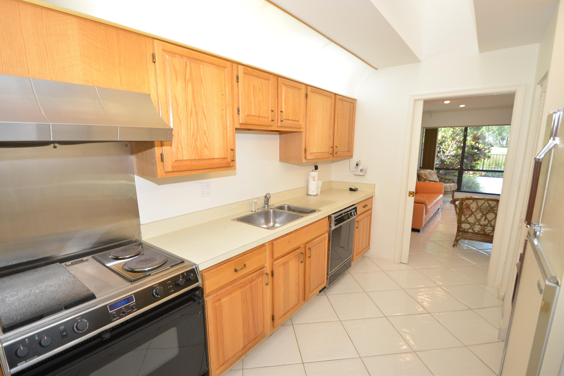 20434 Linksview Drive Boca Raton, FL 33434 - Photo 13 of 34 Kitchen