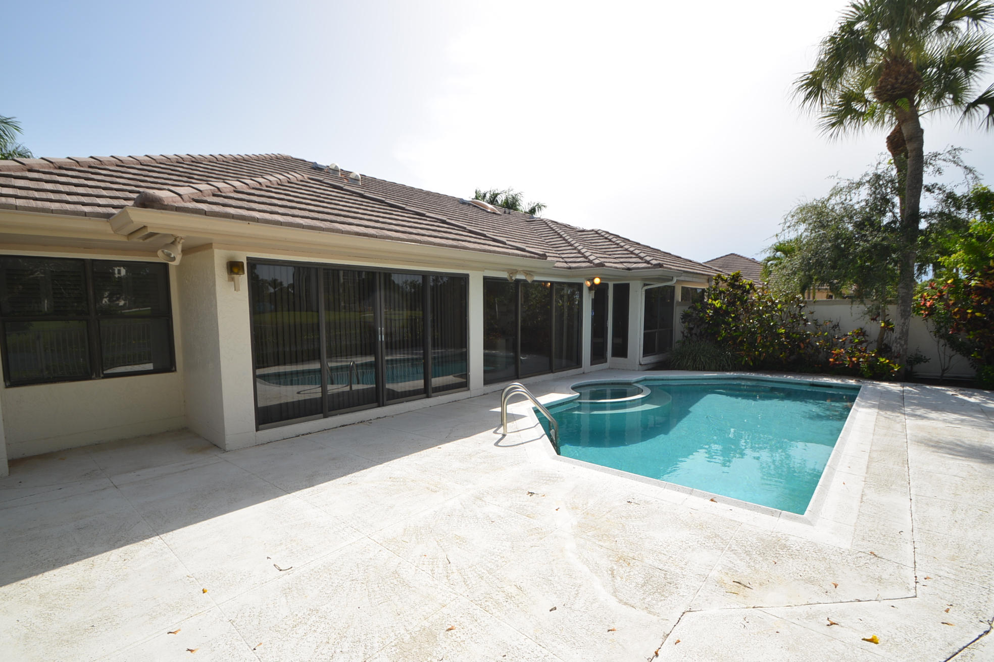 20434 Linksview Drive Boca Raton, FL 33434 - Photo 24 of 34 Pool & Patio