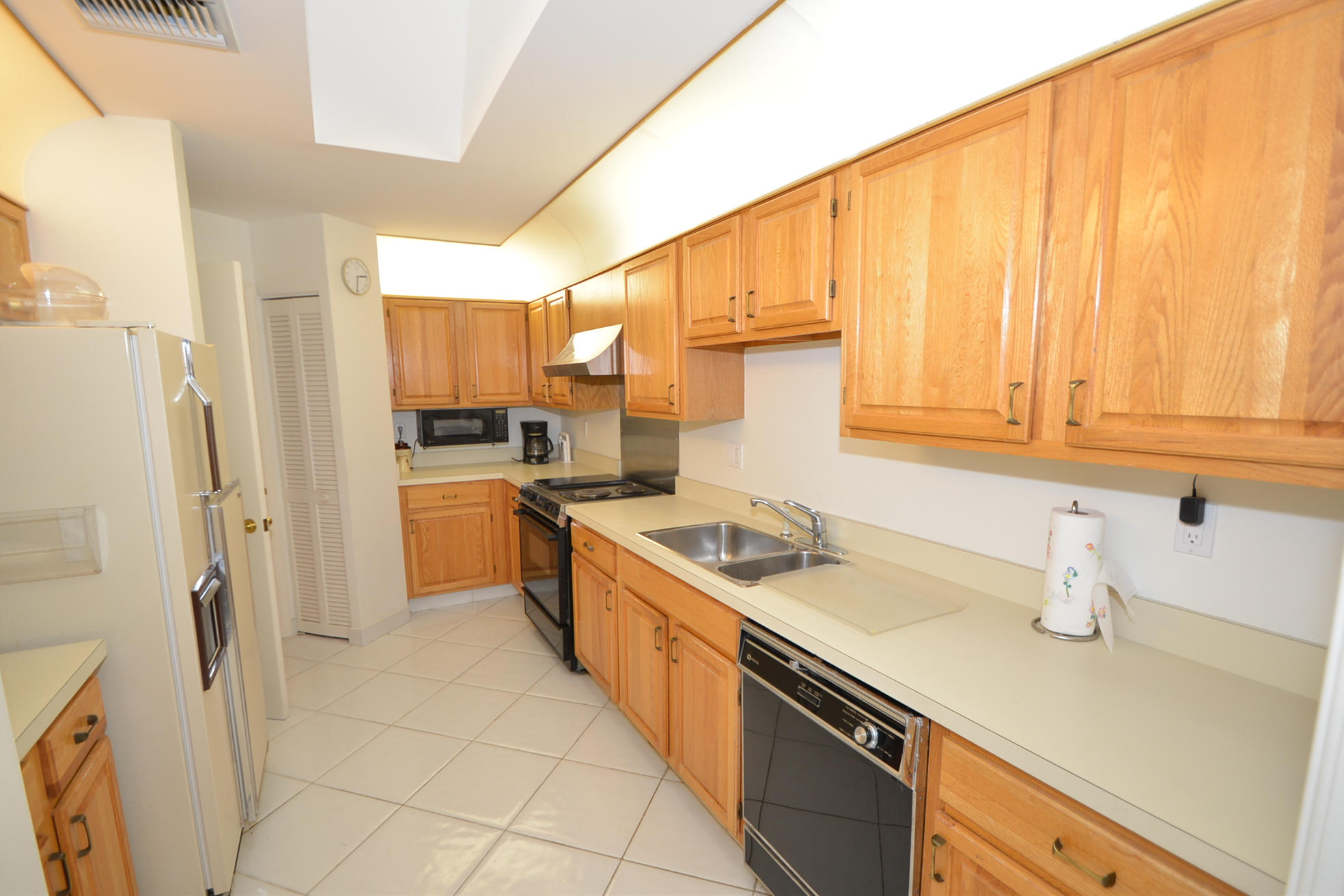 20434 Linksview Drive Boca Raton, FL 33434 - Photo 10 of 34 Kitchen