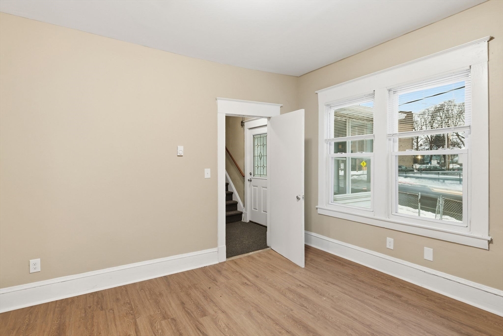 621 Chicopee Street Chicopee, MA 01013 - Photo 13 of 27