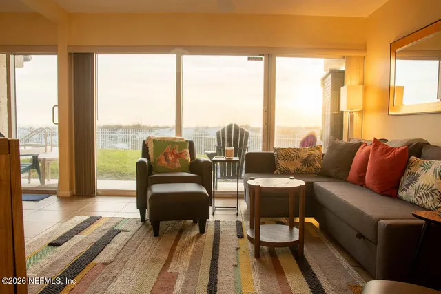 $575,000 | 10 11th Avenue North, Unit 102, Jacksonville Beach, FL 32250