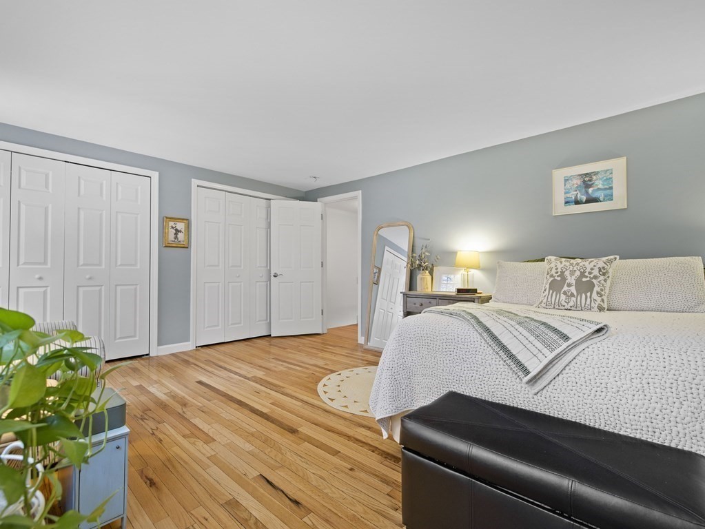 14 Jericho Road, Unit 14 Weston, MA 02493 - Photo 11 of 17 a bedroom with a bed and a potted plant