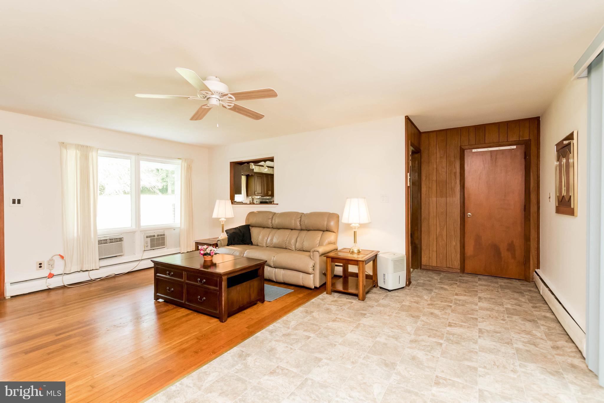 2315 Carroll Mill Road Phoenix, MD 21131 - Photo 6 of 25 Living Room