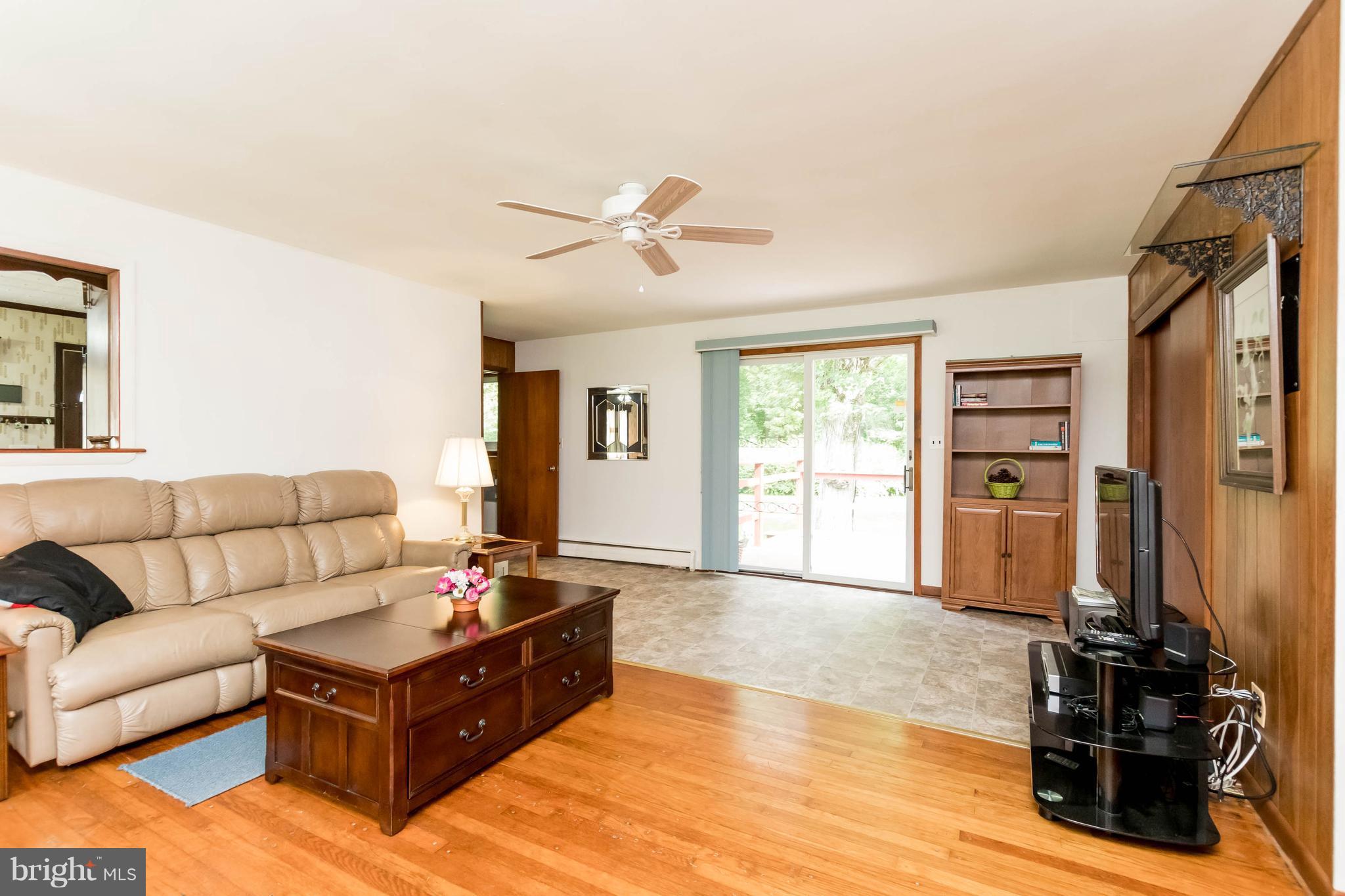 2315 Carroll Mill Road Phoenix, MD 21131 - Photo 7 of 25 Living Room