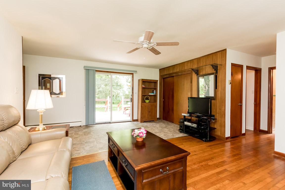 2315 Carroll Mill Road Phoenix, MD 21131 - Photo 8 of 25 Living Room