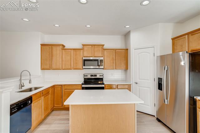 6338 Pilgrimage Road Colorado Springs, CO 80925 - Photo 10 of 28