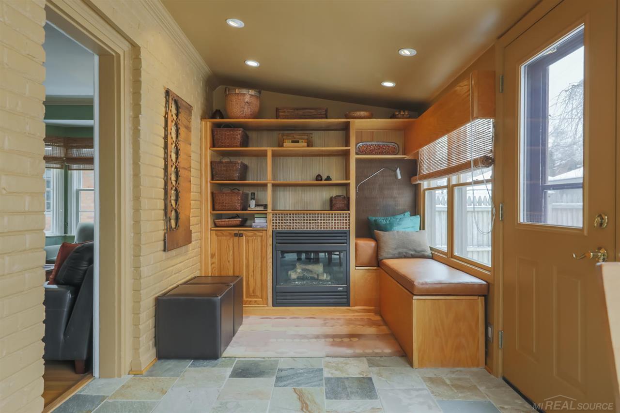 318 Fisher Road Grosse Pointe, MI 48230 - Photo 25 of 43 50005538-24.JPG