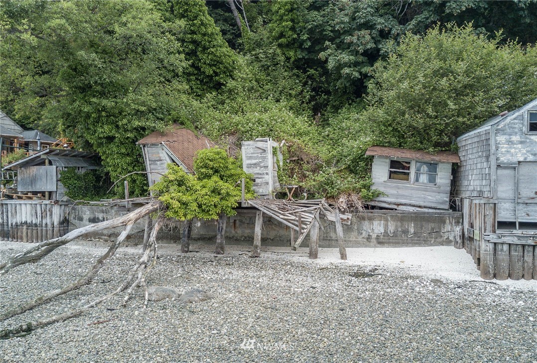13109 Southwest Tahlequah Road Vashon, WA 98070 - Photo 2 of 6 Gallery Image 2
