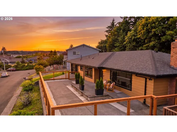 $575,000 | 410 Pleasant Avenue, Astoria, OR 97103